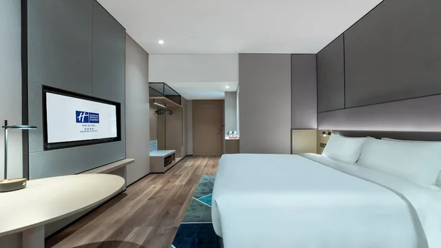 غرفة قياسية بسرير كينج بإطلالة على المدينة، Holiday Inn Express Shenzhen Longhua 7/10