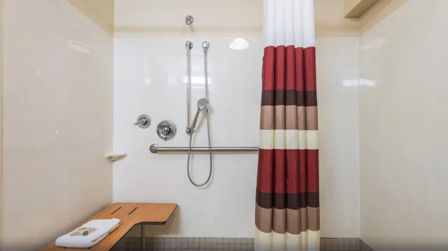 Room, Queen Bed, Accessible, Red Roof Inn Seattle Airport Seatac 3/4