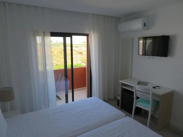 جناح جونيور بثلاثة أسرّة بإطلالة على الحديقة بشرفة، Hotel Alcaide 1/1