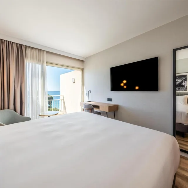 Premium, Sea View, Balcony, Luxotel Cannes 4/6