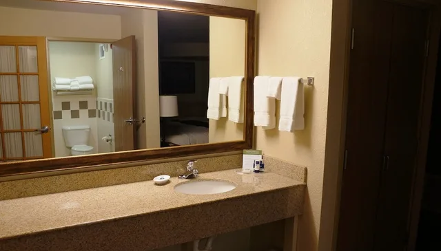 جناح بسرير كينج بغرفتي نوم، AmericInn by Wyndham Anamosa 3/5