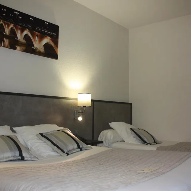 غرفة ثلاثية، Hotel La Citadelle 1/6