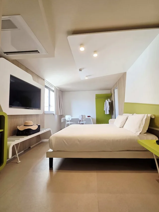غرفة سوبيريور بإطلالة على الفناء مفردة بسرير فردي، Cristal Hotel Palermo 1/4