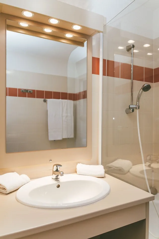 استوديو مع أريكة بحوض استحمام، Terres de France Appart Hotel Le Splendid 2/5