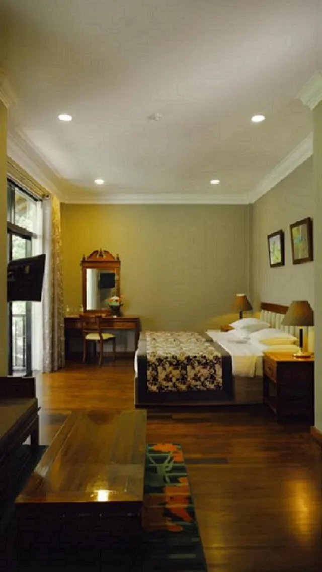 غرفة بسرير كينج، Earls Regency Hotel 1/2