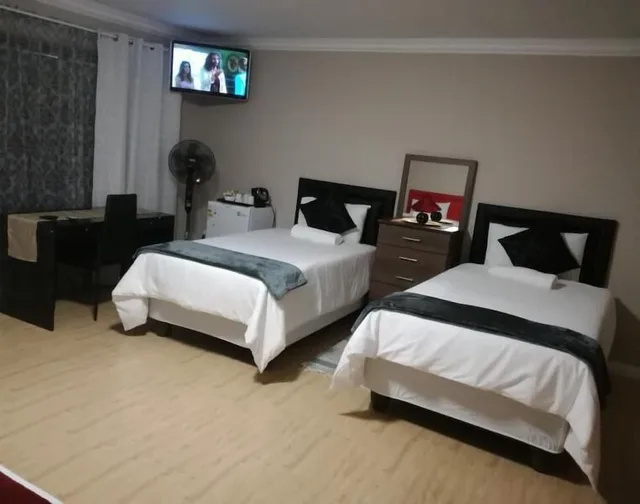 غرفة عائلية بسرير مزدوج وسريرين منفصلين بغرفتي نوم، King Guest Lodge 1/1
