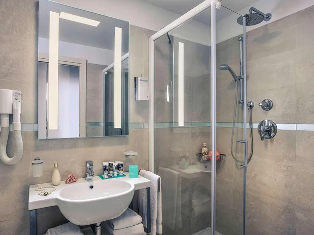 Classic, Double Bed, Side Sea View, Terrace, MERCURE RIMINI ARTIS 6/8