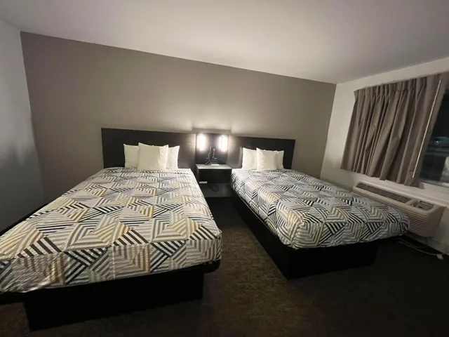1 King Bed - Mob Acc RI Shwr Nsmk Micfridg، Motel6 Junction, TX - Llano River 7/10