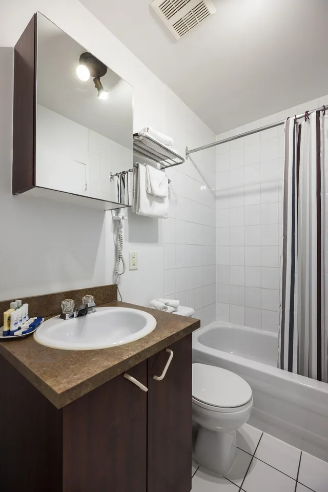 استوديو بسريرين كوين بحمام خاص، Hotel Quartier des Spectacles 5/5