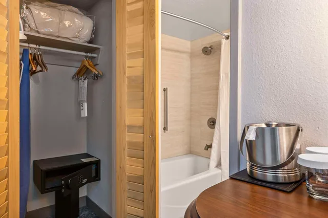 غرفة بسريرين كوين بإطلالة على الفناء، DoubleTree by Hilton Hotel Tucson - Reid Park 5/5