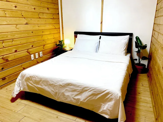 2 Bedrooms, Family, Chalet, 2 Queen Beds, Garden Area، Breakfast at Tiffany's Pension 3/10