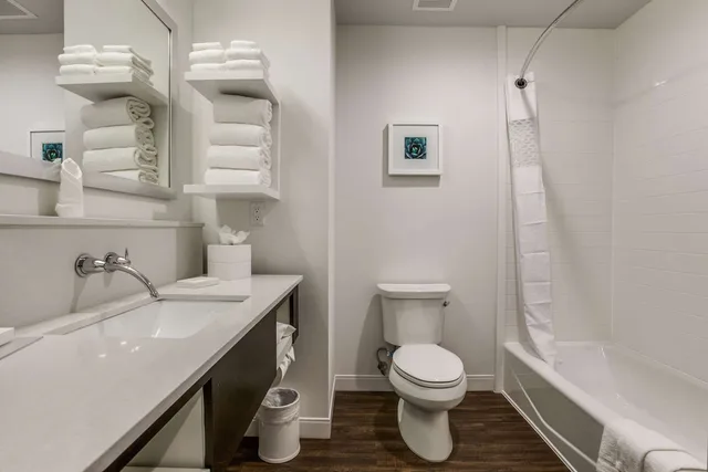 Room, 2 Queen Beds, Hampton Inn & Suites North Dallas Central Expy 4/4