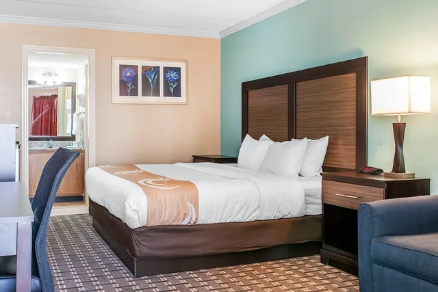 Room, Queen Bed, Accessible, Quality Inn Findlay 4/7