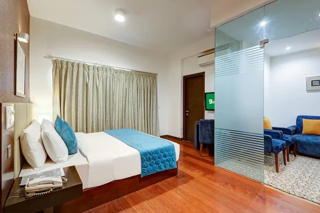 جناح فاخر بسرير كينج، Stately Suites, Golf Course Road 3/6