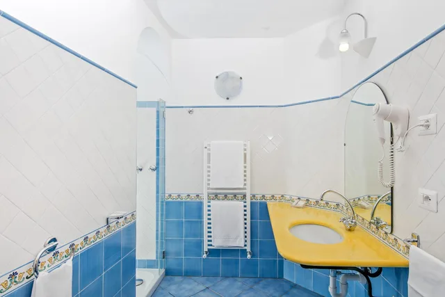 Classic, Triple, Partial Sea View, Hotel Vittoria Positano 4/4