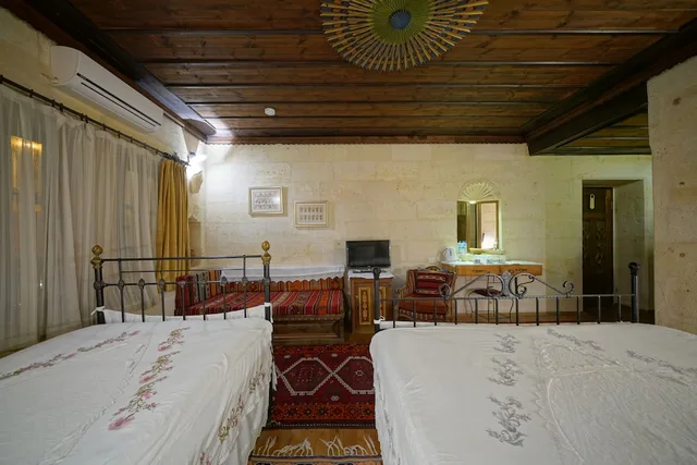 غرفة كومفورت ثلاثية بسرير كينج وسرير فردي مع أريكة، Selcuklu Evi Cave Hotel - Special Class 1/8