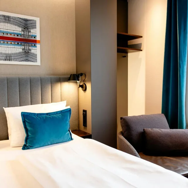 Deluxe, King Bed, Hotel Motel One Berlin-Hauptbahnhof 6/7
