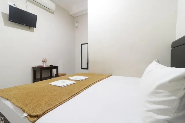Executive, Double Bed, Hotel Omah Ampel Syariah by ZUZU 2/2