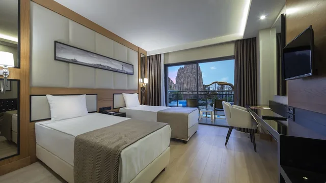 غرفة عائلية بسرير مزدوج وسريرين منفصلين، Aydinbey Queen s Palace & Spa 1/4
