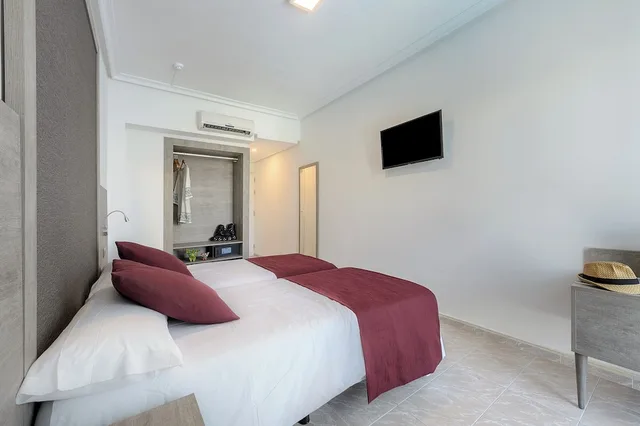 غرفة بثلاثة أسرّة بشرفة، Hotel Vibra Marco Polo II - Adults Only 1/4