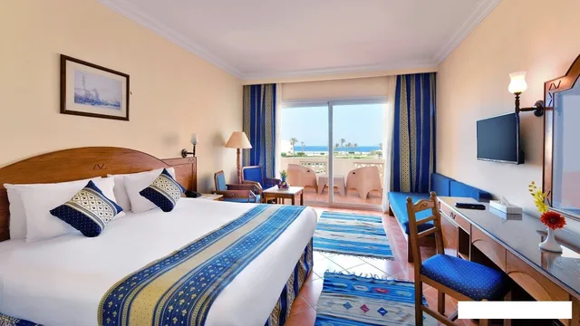 غرفة بسرير كينج بإطلالة على المسبح، Bliss Nada Beach Resort 1/4
