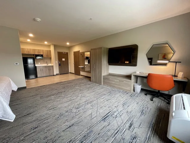 جناح بسرير كينج بغرفة نوم واحدة بحوض استحمام لذوي الإعاقة، Holiday Inn Express & Suites Ft. Smith Airport, an IHG Hotel 2/4
