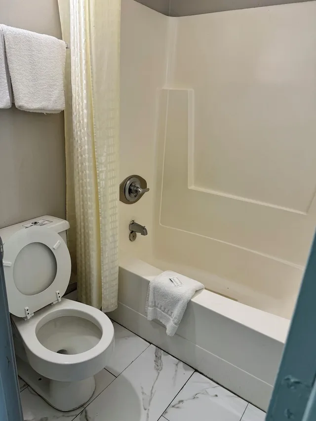 غرفة كلاسيكية بسرير كينج للمدخنين، Scottish Inn 4/4