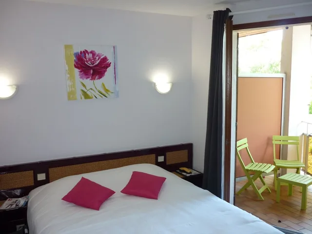 Standard, Double Bed, Sure Hotel by Best Western Saintes 1/9
