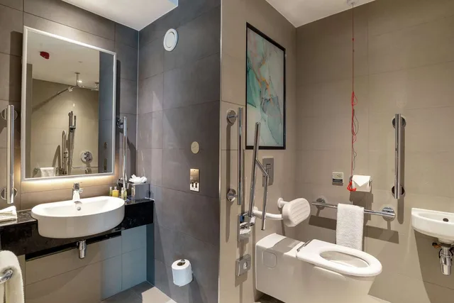غرفة بسرير كينج لذوي الإعاقة، Hilton Garden Inn London Heathrow Terminal 2 and 3 3/14