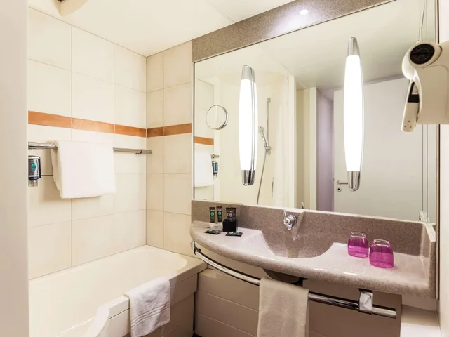 غرفة بسرير كوين، Novotel Dusseldorf City West 4/4