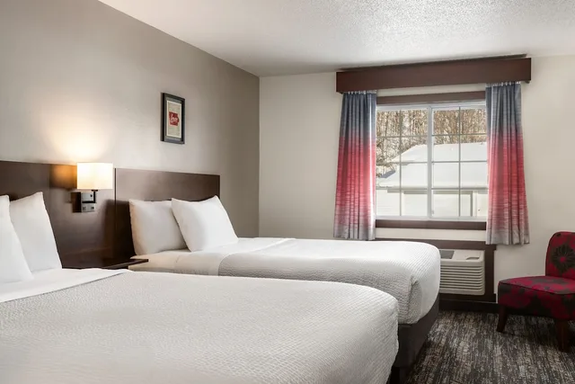 غرفة بسريرين كوين، Ramada by Wyndham Richland Center 1/5