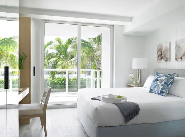 غرفة بسريرين مزدوجين وسرير كينج بغرفتي نوم، Grand Beach Hotel Surfside West 1/2