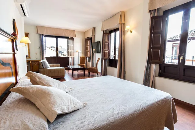 غرفة خارجية سوبيريور رباعية بسرير مزدوج وسريرين منفصلين، Plaza Nueva Hotel 1/6