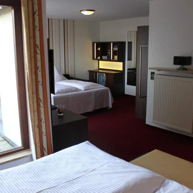 غرفة رباعية بسرير كينج، Lobinger Parkhotel 5/10