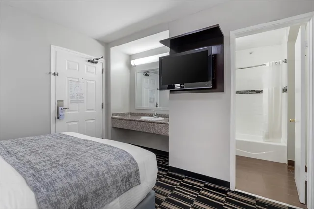 غرفة بسرير كوين، Surestay Hotel By Best Western Beverly Hills West 4/8