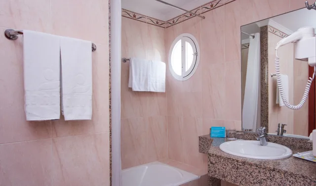 غرفة قياسية مفردة بسرير مزدوج، Hotel Mac Puerto Marina 2/2