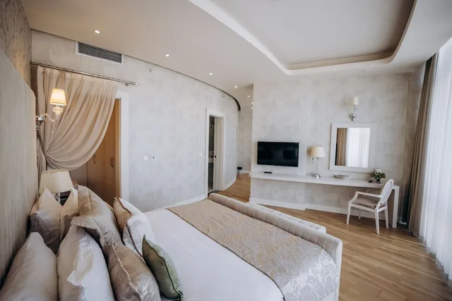Suite, King Bed, Sahil Hotel Baku 2/3