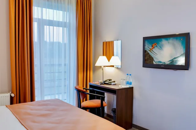 غرفة قياسية بسرير كوين، Ramada by Wyndham Lviv 3/5