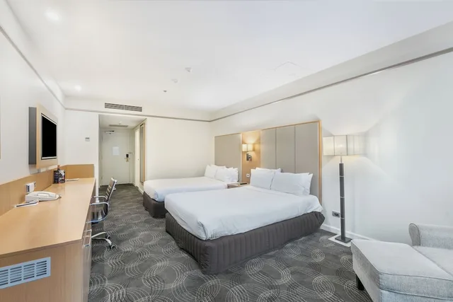 Superior, 2 Double Beds, Stamford Plaza Adelaide 5/8