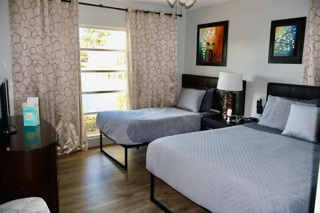 Deluxe, House, 1 King and 1 Single Beds, 1 Queen and 1 Single Bed, Canal View, 2 Sofa, Private Pool، Villa Marco Island 2/6