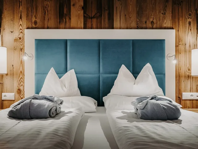 غرفة أساسية بسرير مزدوج بإطلالة على الجبل، Thermenhotel Sendlhof 2/3