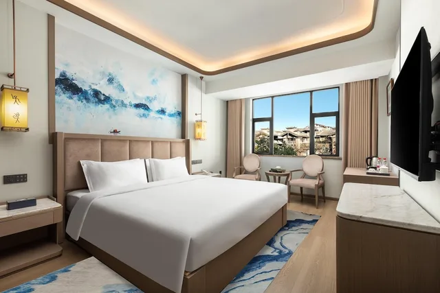 غرفة سوبيريور بسرير كينج بإطلالة على الحديقة، Days Hotel by Wyndham Lijiang Gucheng 2/3