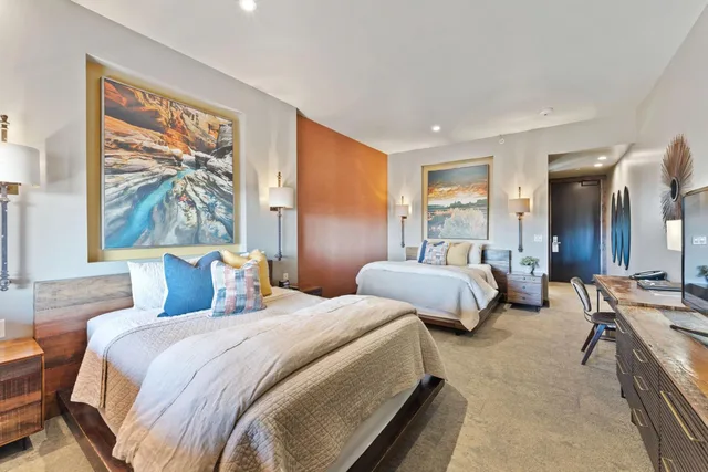 Superior, 2 Queen Beds, Desert Rose Resort & Cabins 3/6