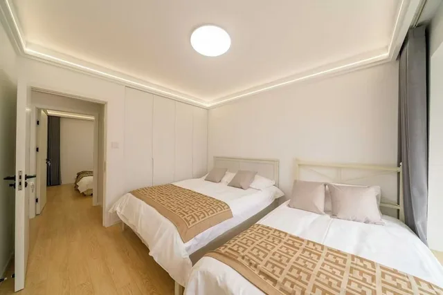 Senior, Apartment, 1 Queen and 1 Single Bed، Book and Bed-People's Square 8/10