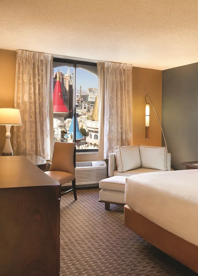 Room, King Bed, Royal Tower، Excalibur Hotel and Casino 1/9