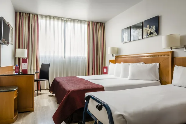 غرفة ثلاثية بثلاثة أسرّة، Exe Barbera Parc 2/5
