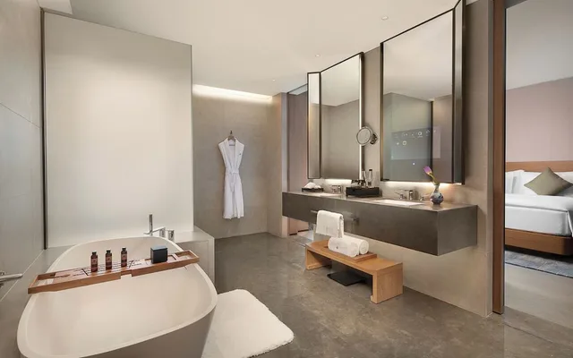 جناح تنفيذي بسرير كينج، Grand WUJI Hotel, in The Unbound Collection by Hyatt 2/3
