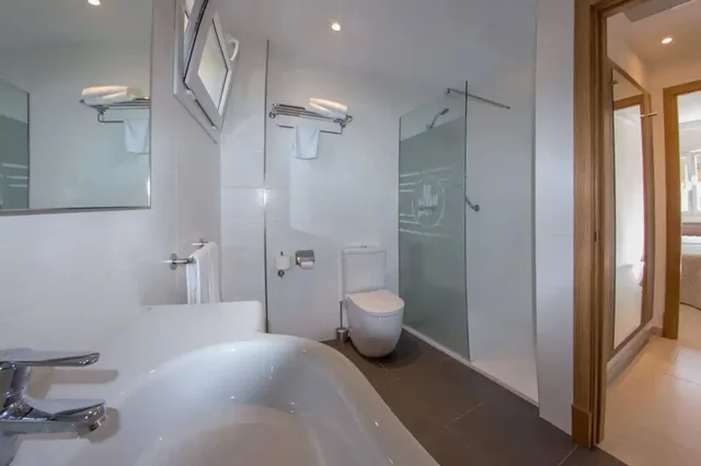 شقة بسريرين منفصلين بإطلالة على البحر بغرفة نوم واحدة مع أريكة، Cabot Tres Torres Apartamentos 9/10