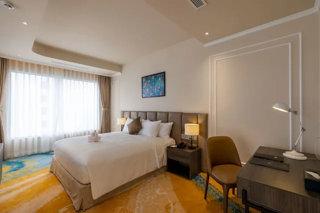 غرفة بريميير بسرير مزدوج، La Vela Hue Hotel 2/2