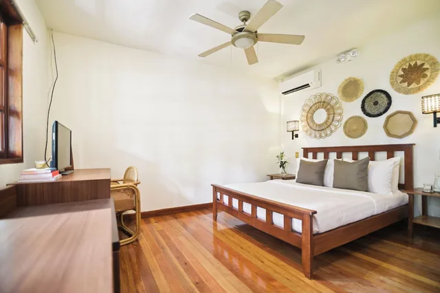 Petite, Suite, Queen Bed، The Strand Boutique Resort 3/7